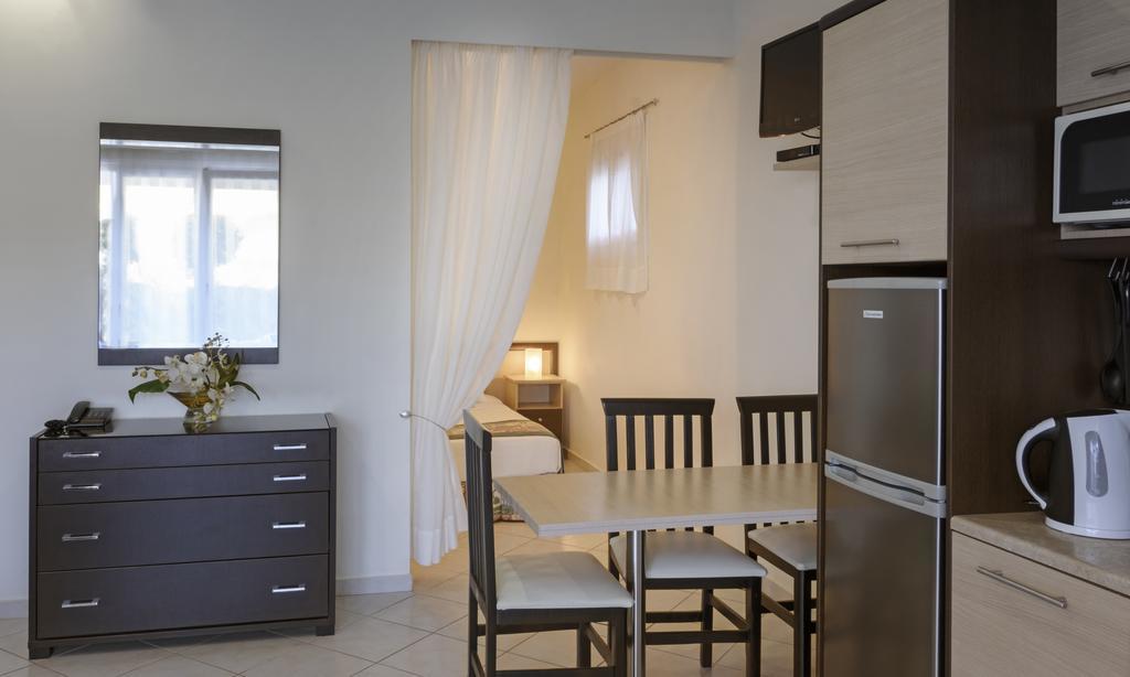 Yolanda Studios Paralia Agias Foteinis Cameră foto